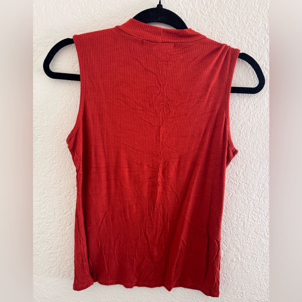 Miami Red Fitted Tank Top with Mandarin Collar - Picture 3 of 4